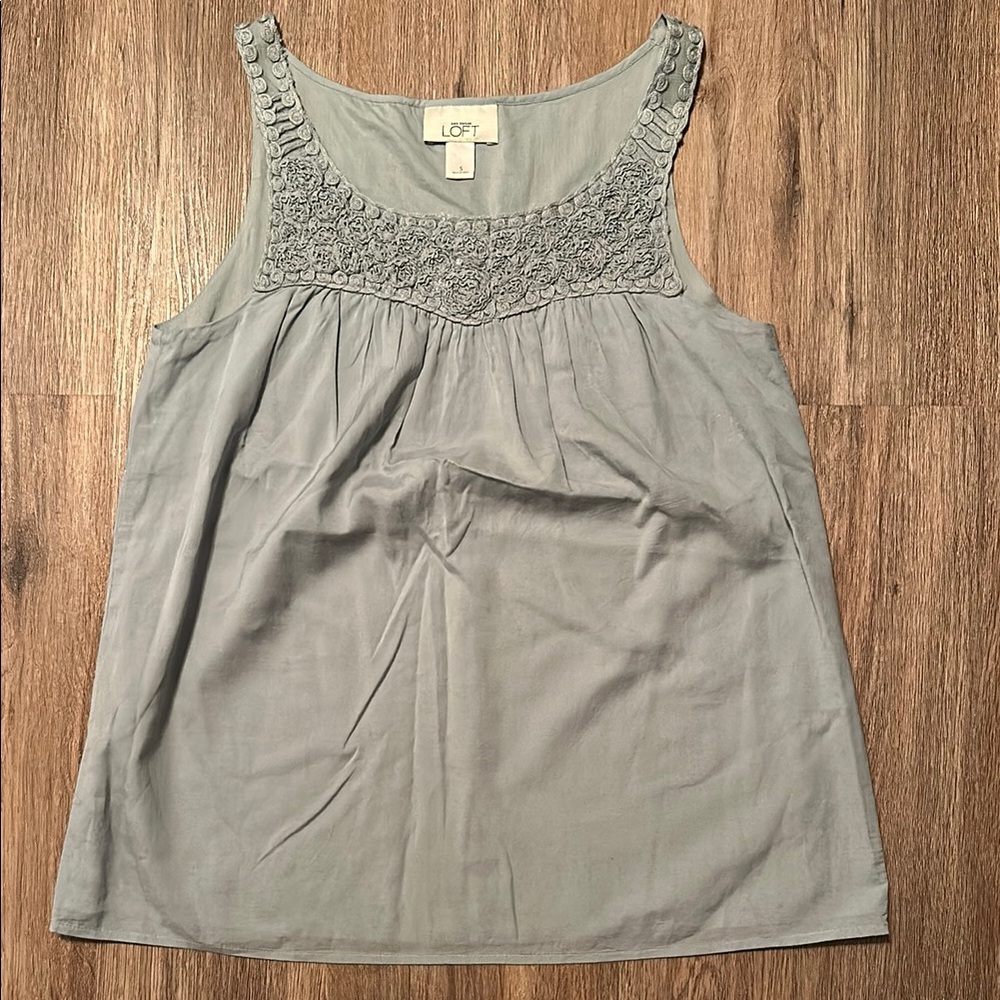 **VERY NICE** Ann Taylor LOFT Women's Light Blue Sleeveless Top—SMALL